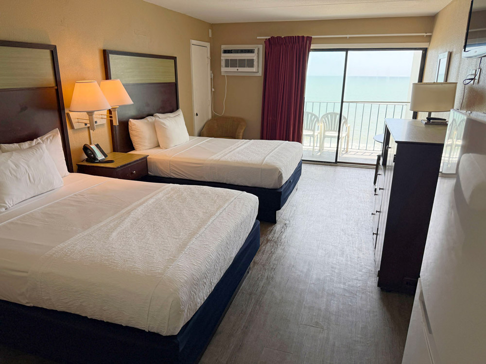 accommodation Oceanfront Efficiency with 2 Queen Beds
