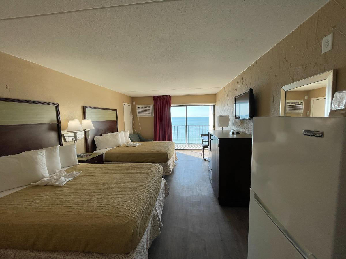 accommodation Oceanfront Efficiency with 2 Queen Beds