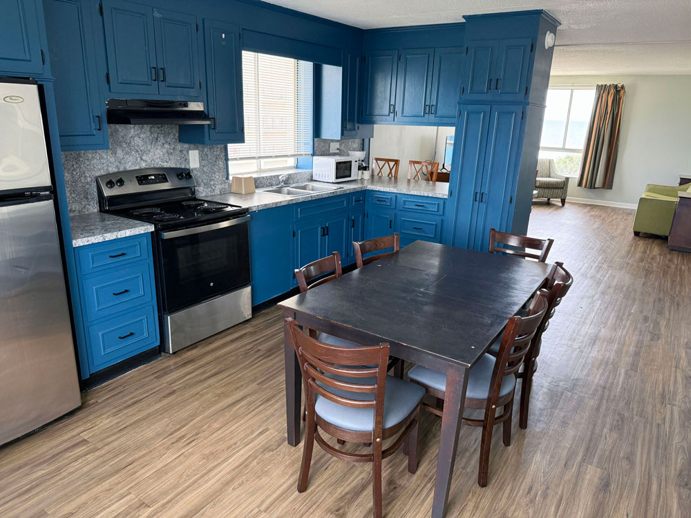 accommodation 2 Bedroom Side View with 1 King and 1 Queen